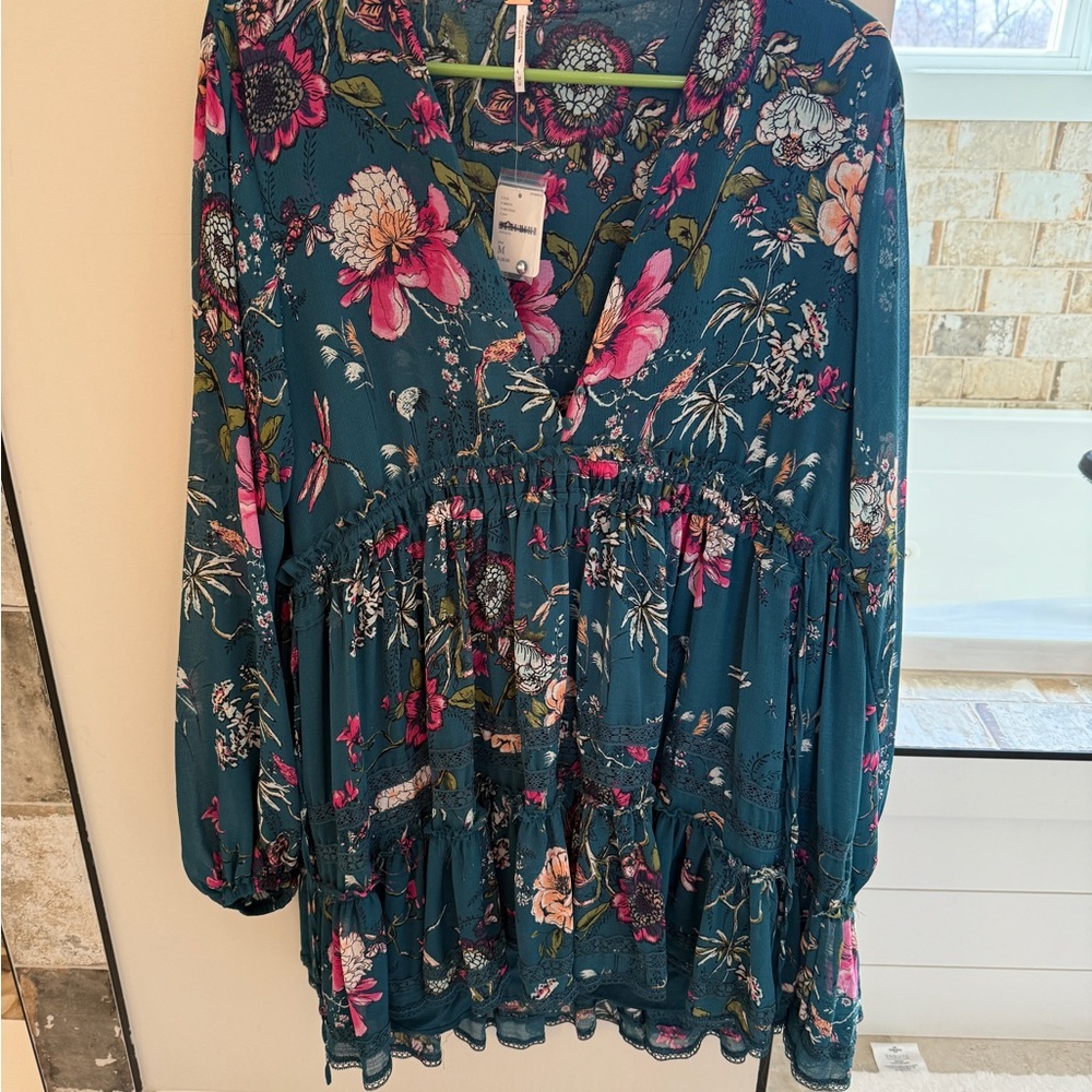 Free people too size medium. Nwt